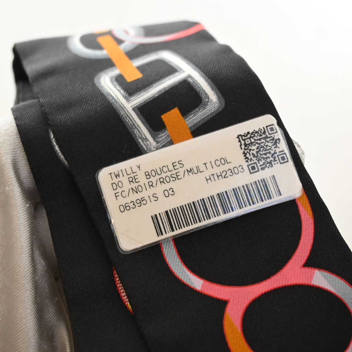 Pre-Owned Hermès Do Re Boucles Silk Twilly, interior label and date code