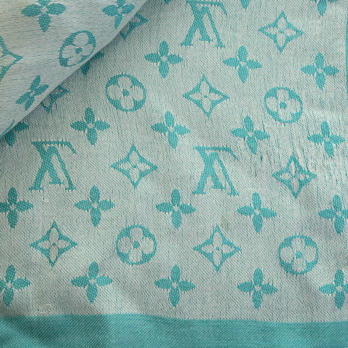 Pre-Owned Louis Vuitton Monogram Classic Shawl, flat lay, photo 6 of 7