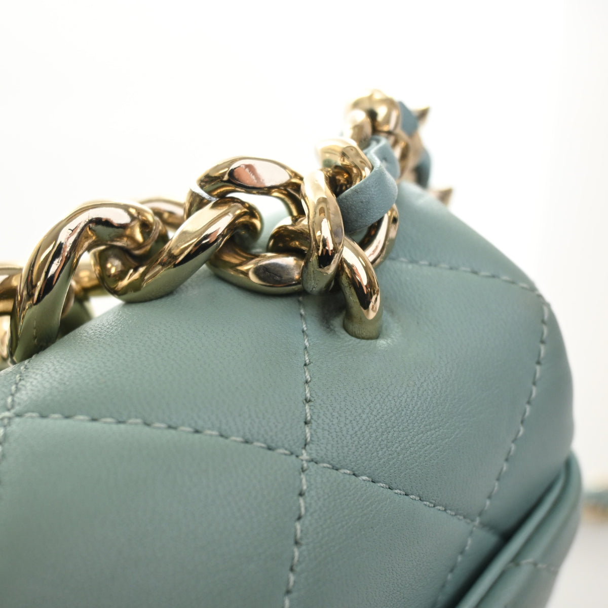 Pre-Owned Chanel Flap Bag Lambskin Elegant Chain, strap and chain detail, photo 17 of 18