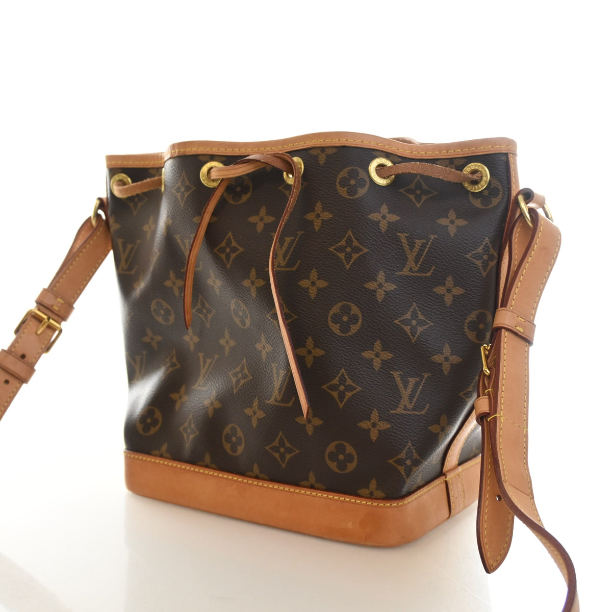 Pre-Owned Louis Vuitton Monogram Noe BB, three-quarter view, photo 3 of 15