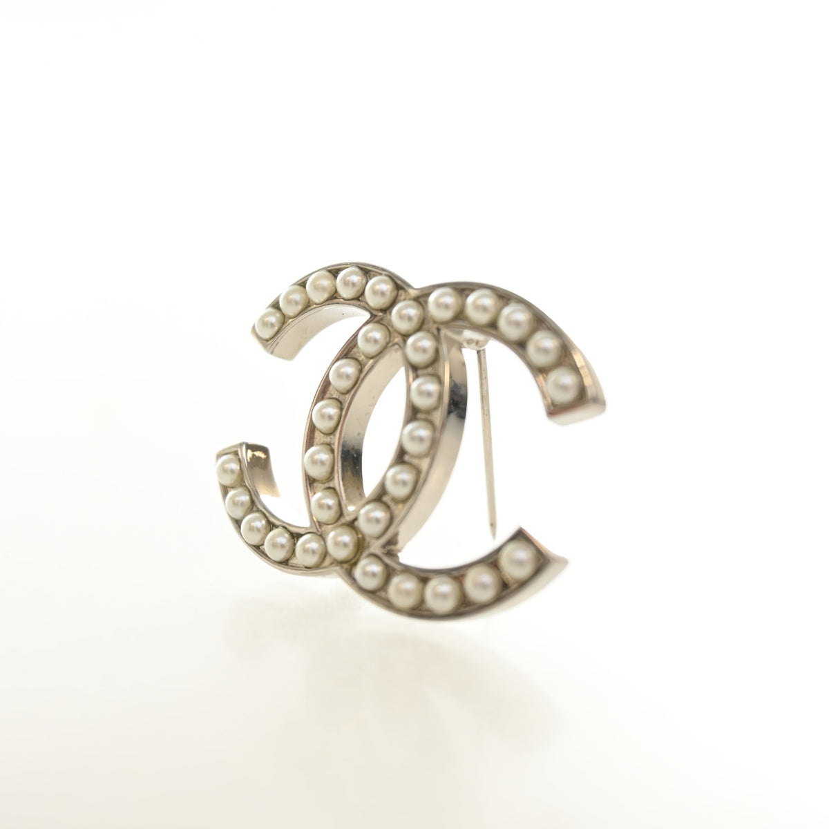Chanel CC Pearl Brooch, photo 6 of 7