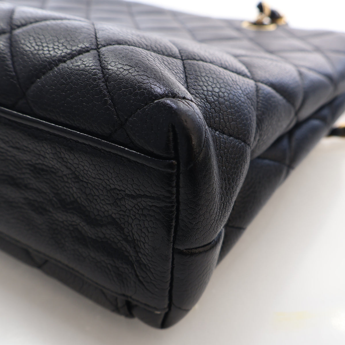 Vintage Chanel Tote Bag Large Caviar Leather Matelasse Chain, corner and edge detail, photo 15 of 19