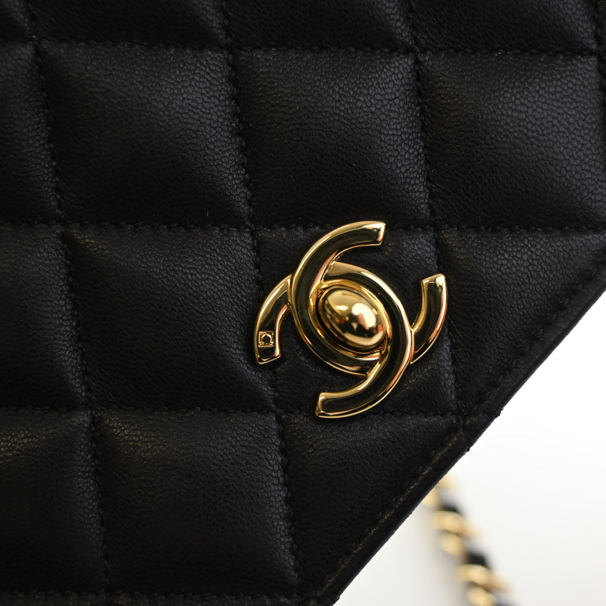 Vintage Chanel Shoulder Bag Full Flap, gold hardware close-up