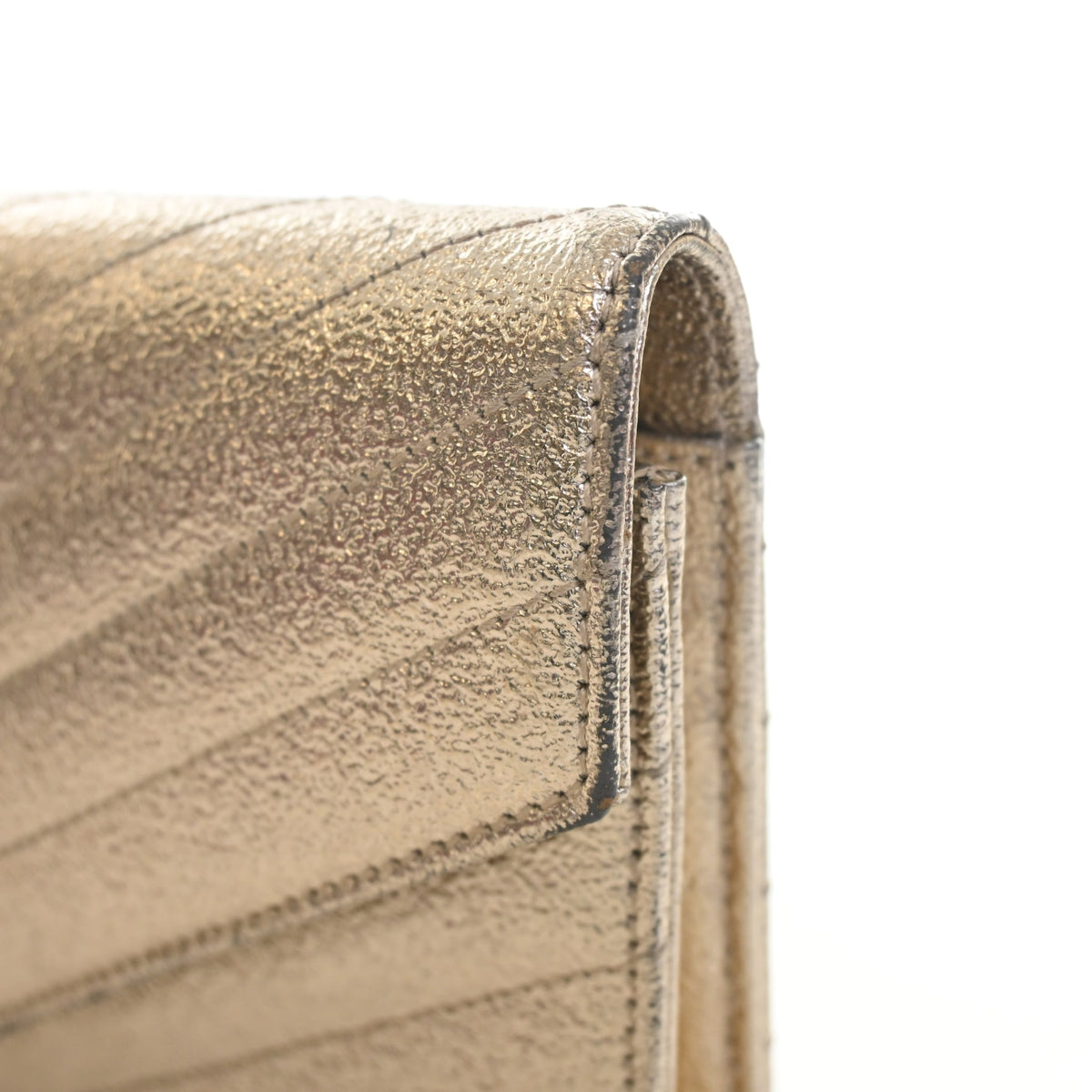 Pre-Owned Saint Laurent Wallet On Chain Calfskin WOC, corner and edge detail