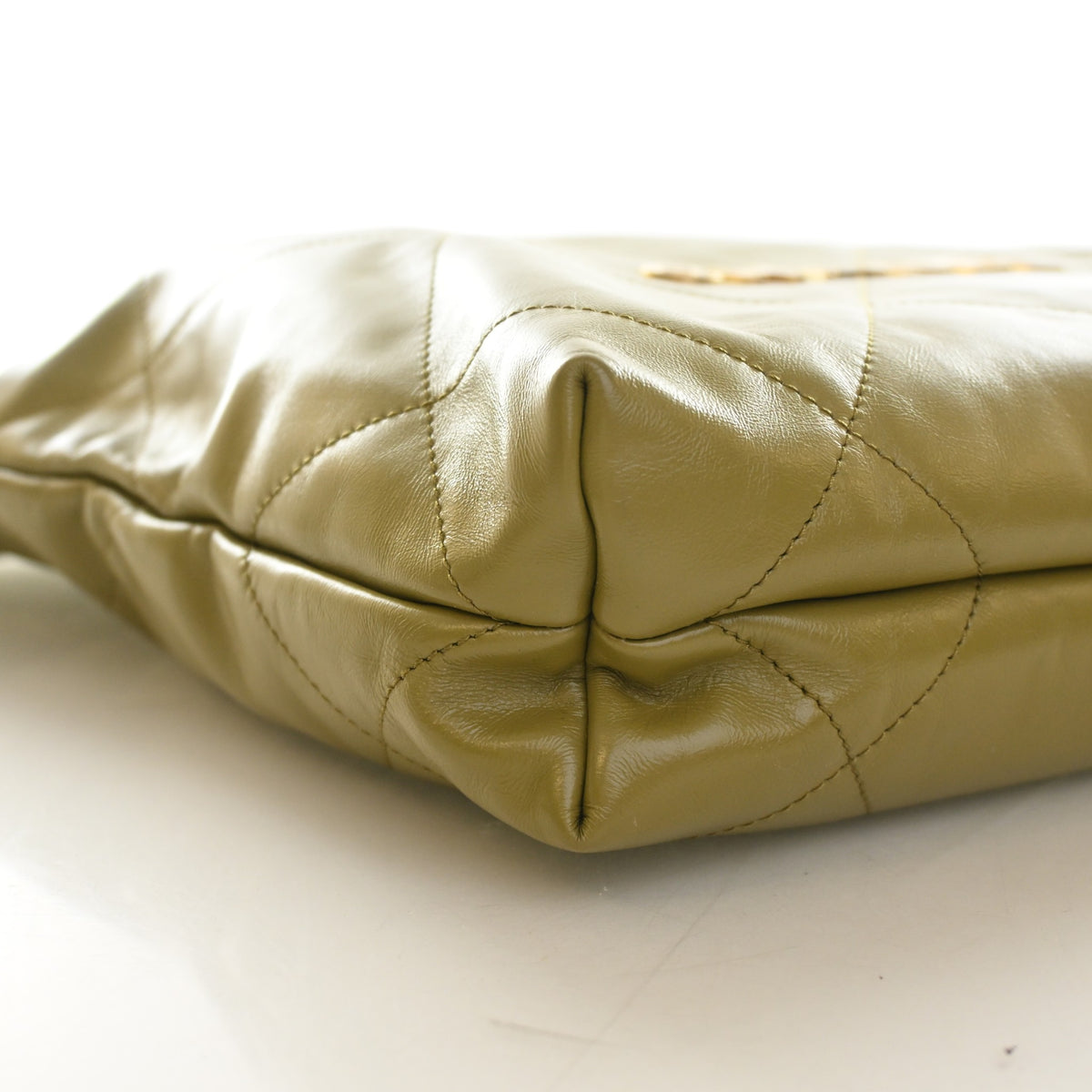 Pre-Owned Chanel 22 Hobo Small Calfskin, base and feet view, photo 10 of 14
