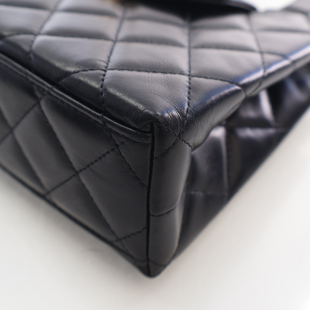 Pre-Owned Chanel Kelly Nano Aged Calfskin Shopper, corner detail