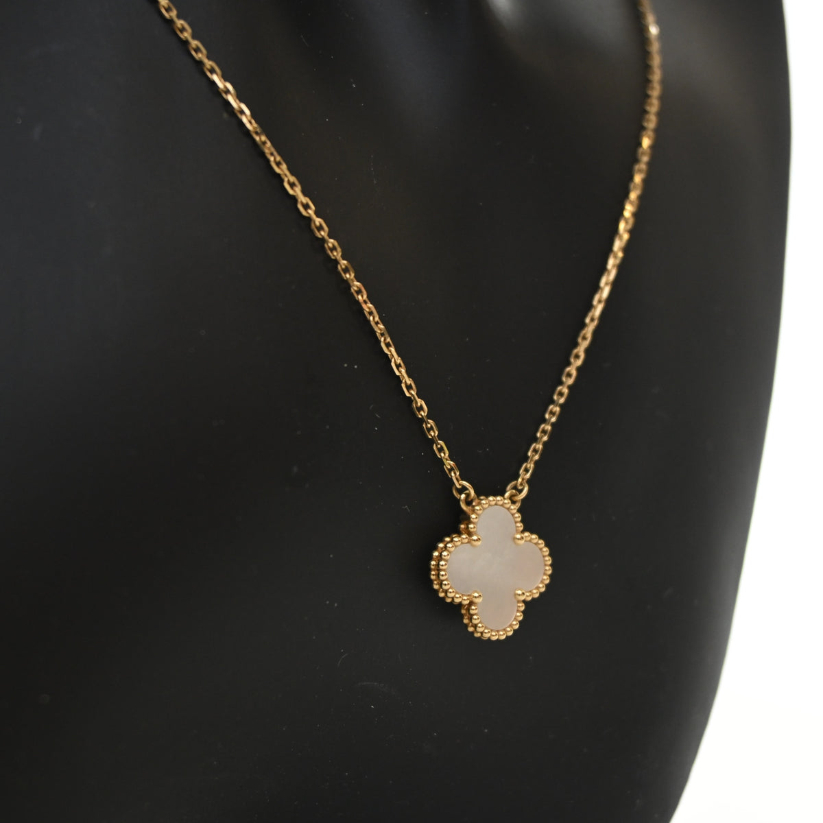 Van Cleef & Arpels Mother Of Pearl Vintage Alhambra Pendant, photo 7 of 11