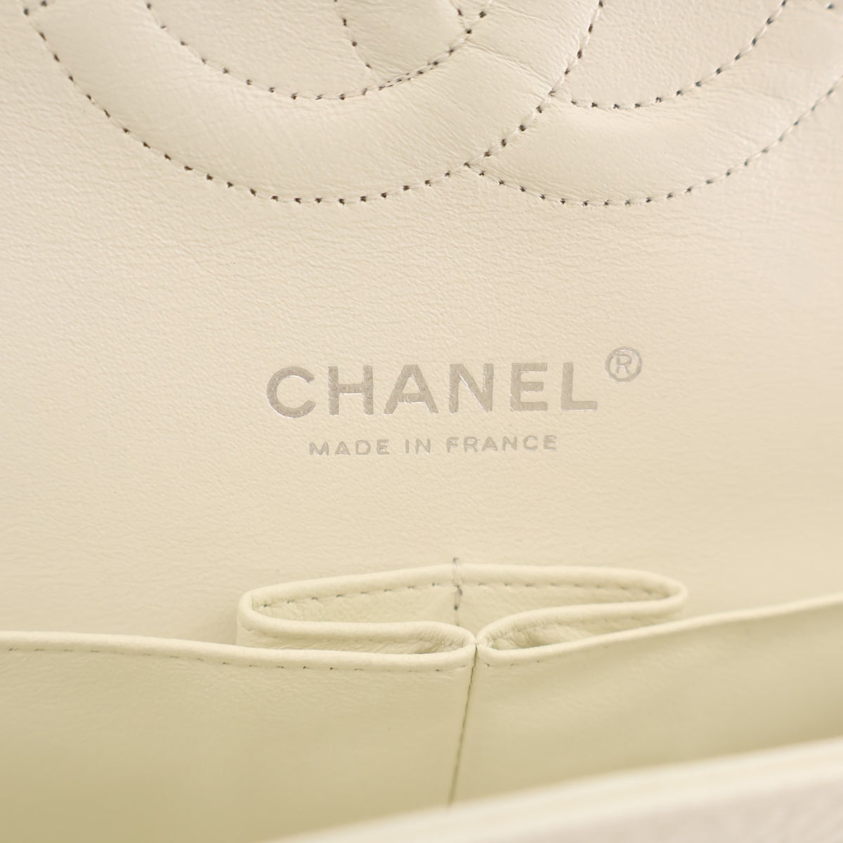 Pre-Owned Chanel Classic Double Flap Medium Caviar Leather Bag, logo detail, photo 14 of 18