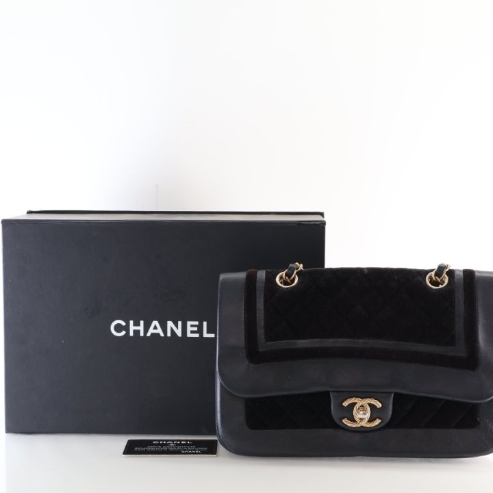 Pre-Owned Chanel Flap Bag Medium Metallic Lambskin Velvet Quilted, front view