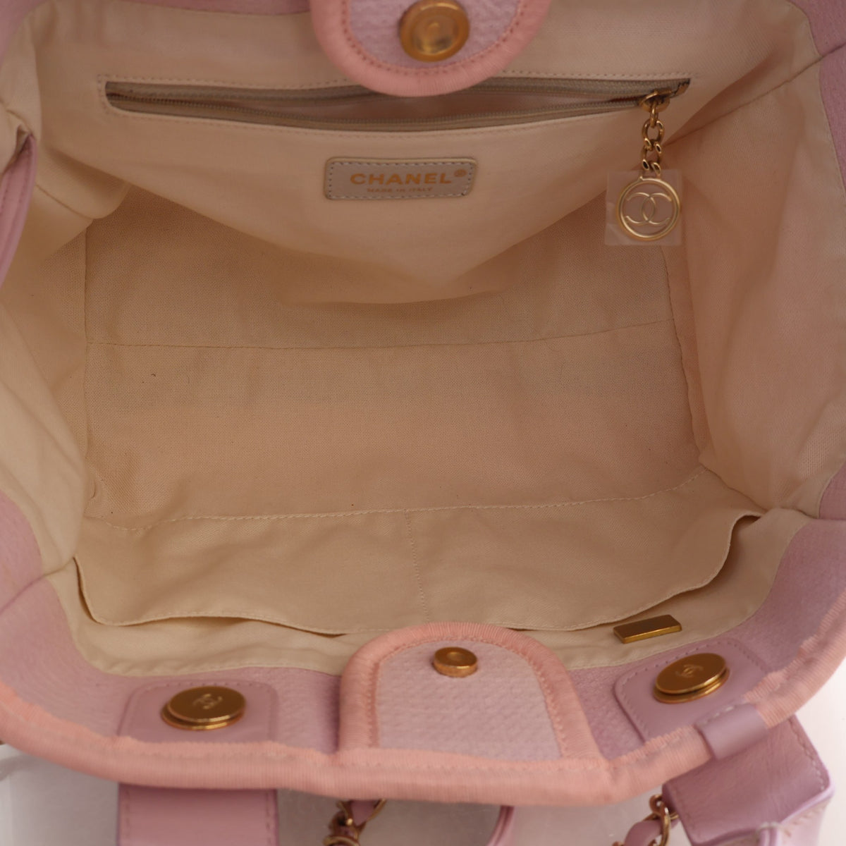 Pre-Owned Chanel Shopping Tote Small Canvas Deauville, open interior with lining