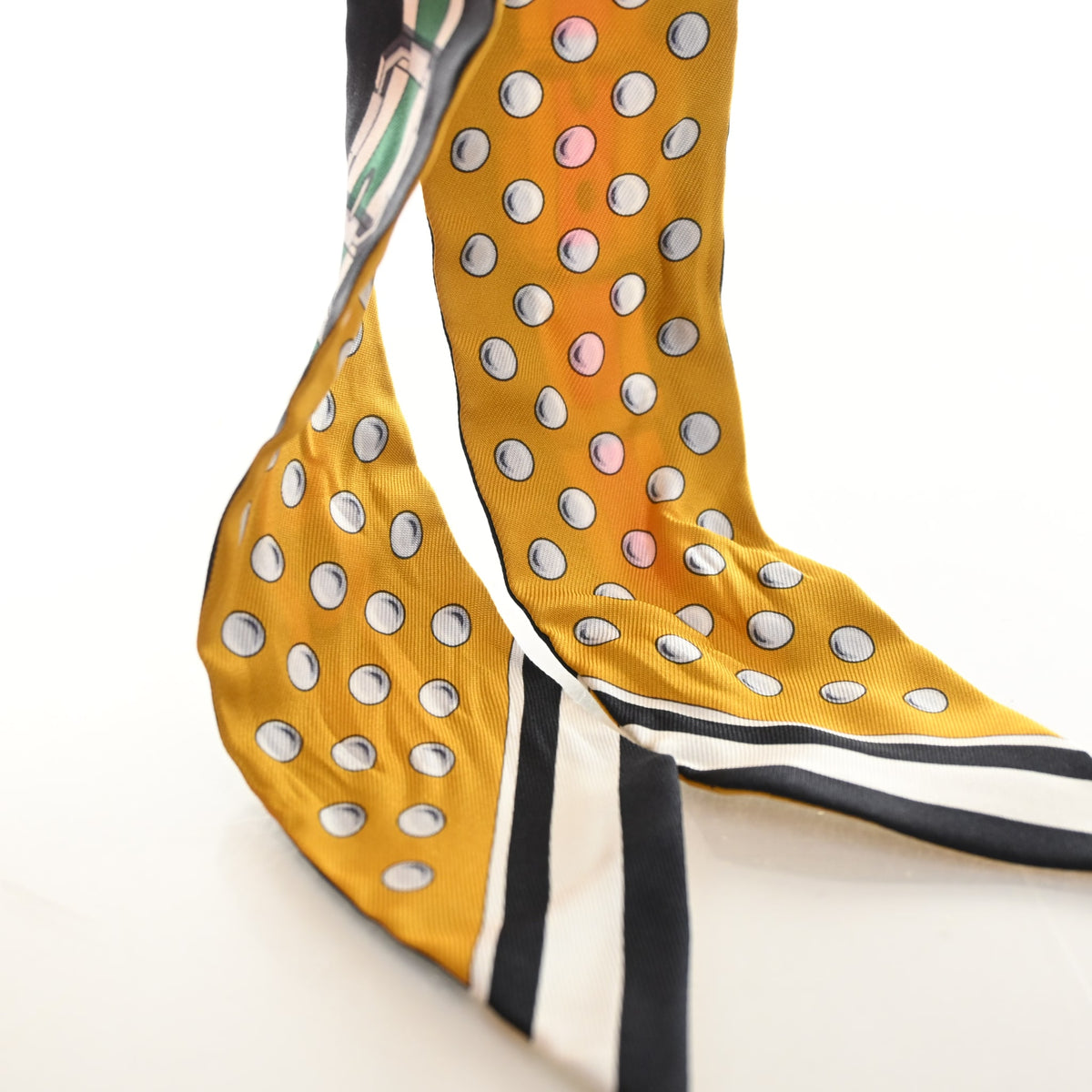 Pre-Owned Hermès Grand Tralala Silk Twilly, detail view