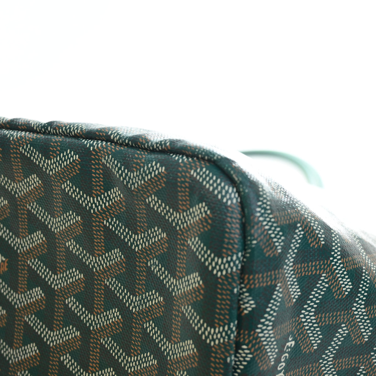Pre-Owned Goyard GM Goyardine St. Louis, corner and edge detail, photo 7 of 14