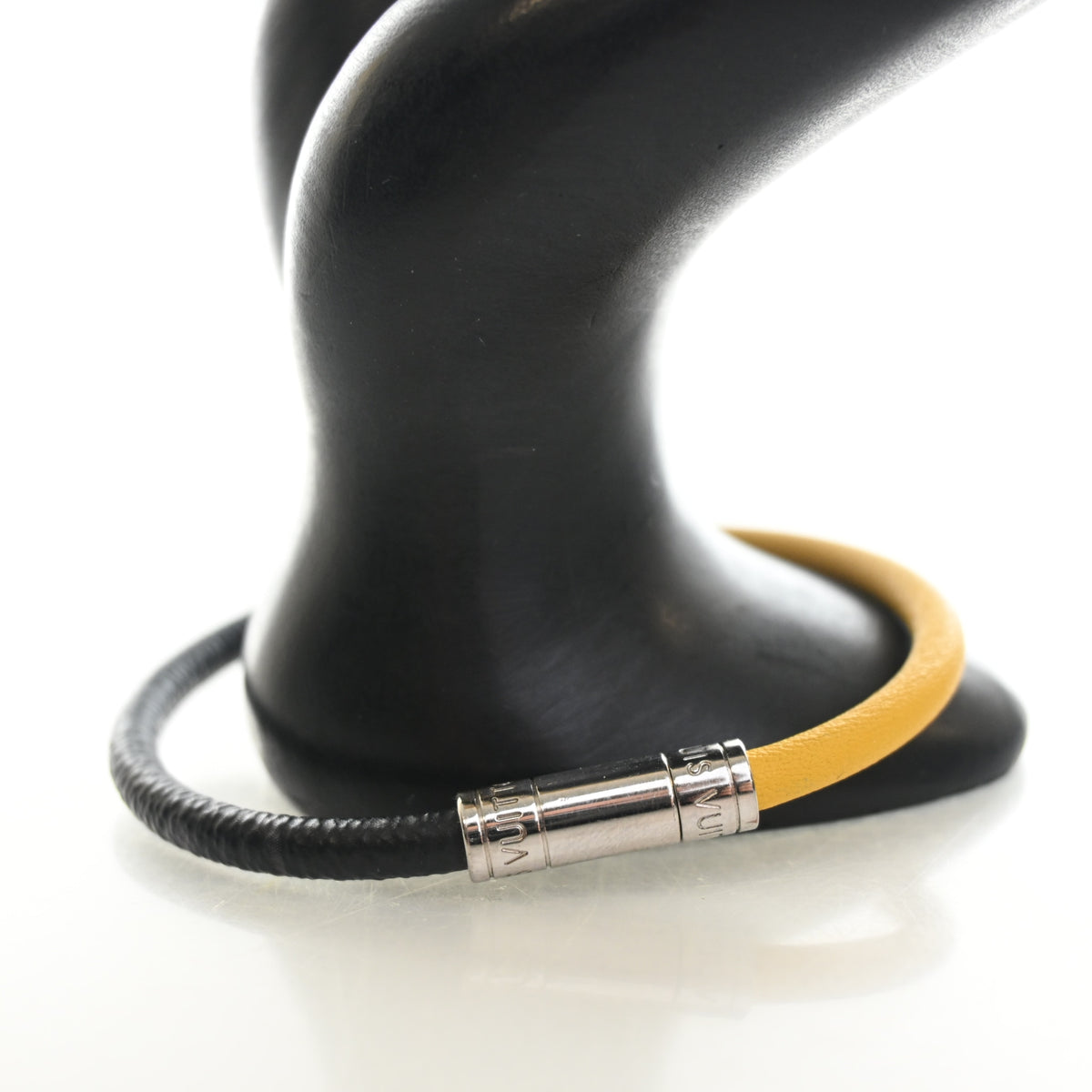 Pre-Owned Louis Vuitton Bracelet Split, detail view, authenticated at Luxe Du Jour