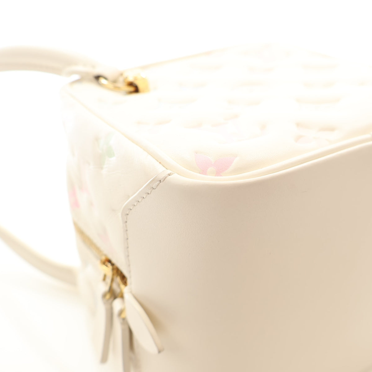 Pre-Owned Louis Vuitton Multicolor Monogram Embossed Lambskin New Square Bag, corner and edge detail