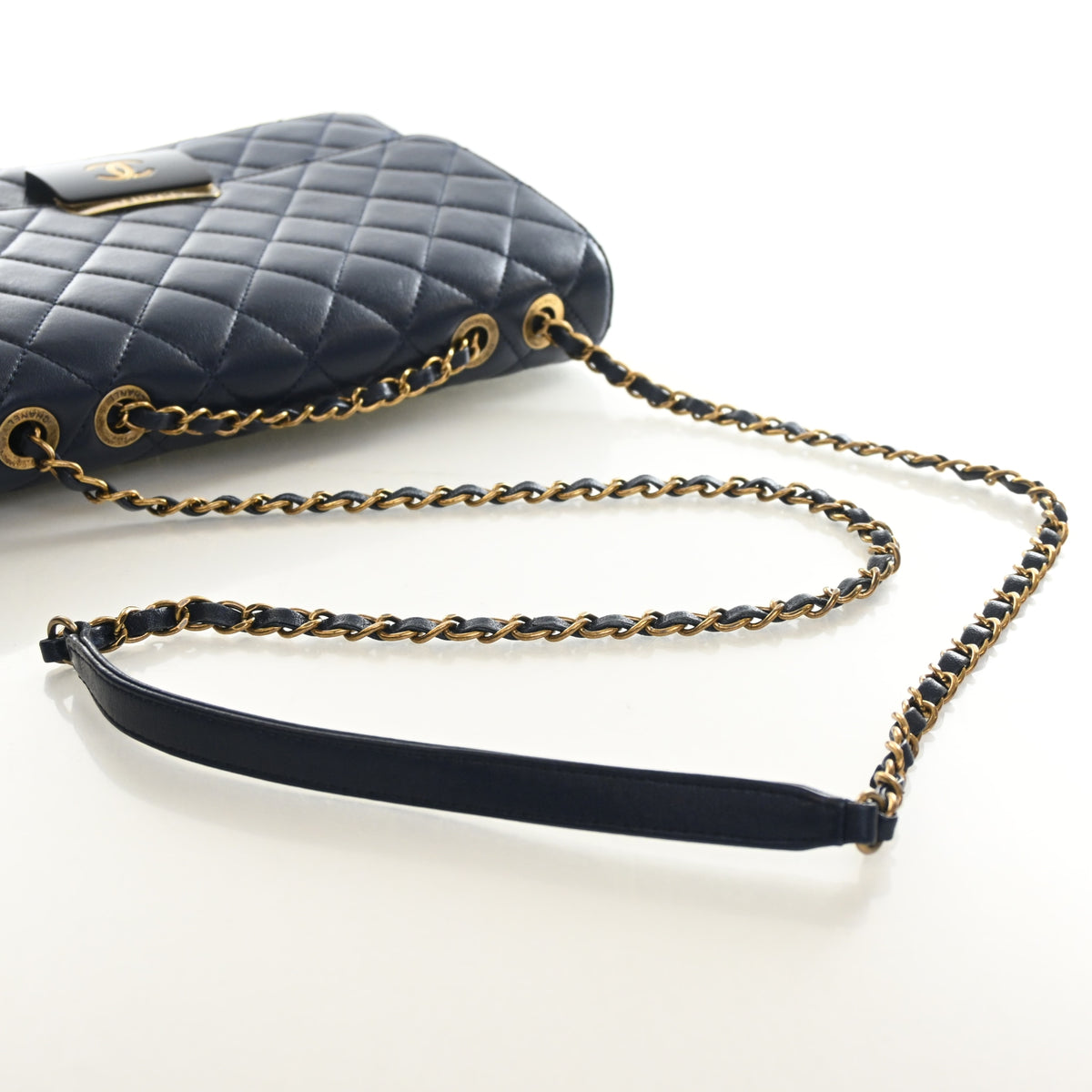 Pre-Owned Chanel Flap Bag Large Sheepskin Beauty Lock, strap and chain detail