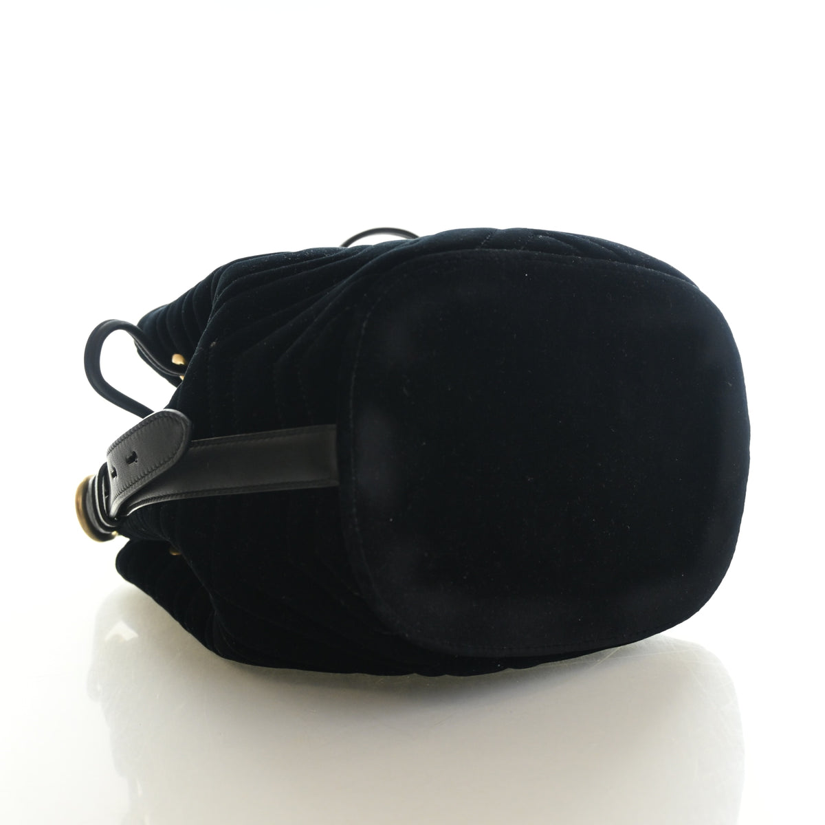 Pre-Owned Gucci Bucket Bag Velvet GG Marmont, base and feet view