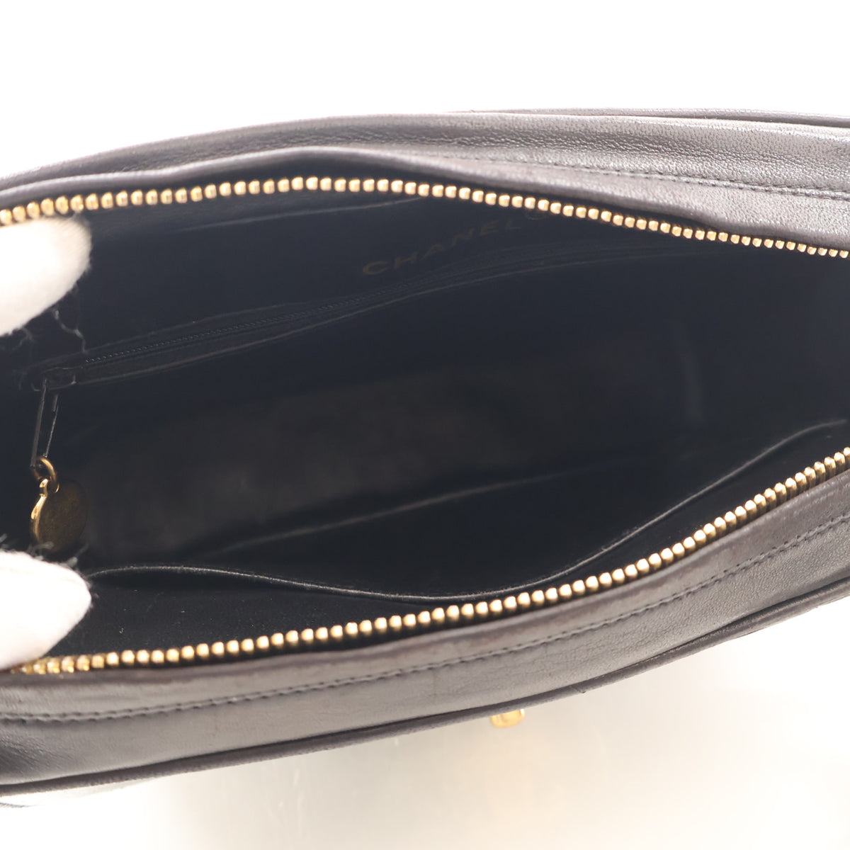 Vintage Chanel Camera Bag Small Lambskin Diana, open interior