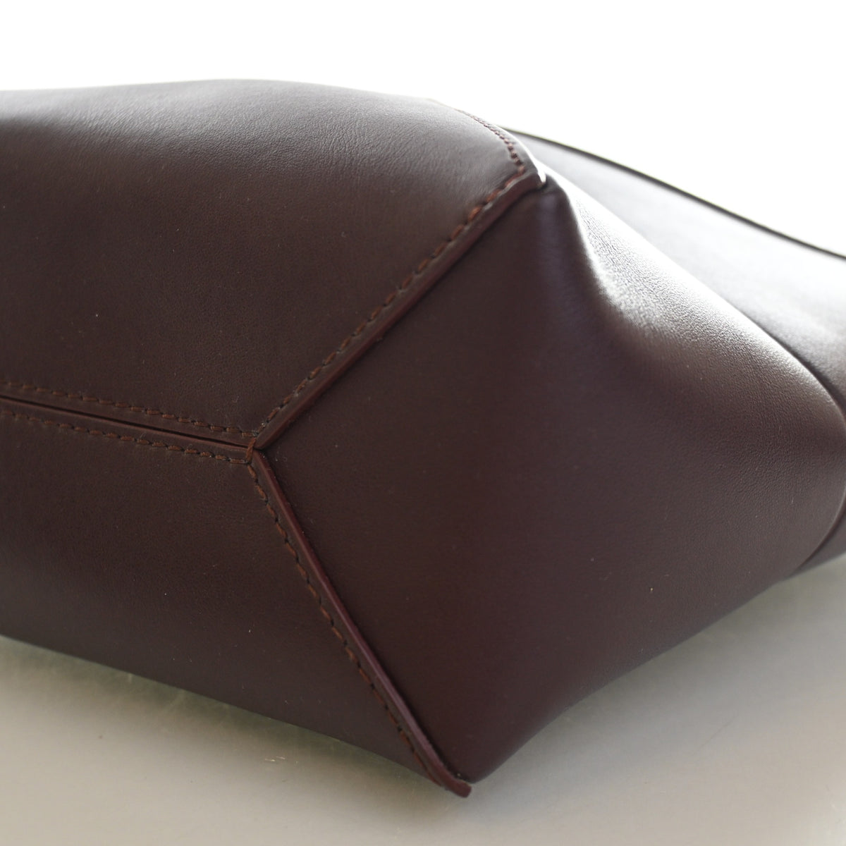 Pre-Owned Loewe Tote Bag Mini Calfskin Puzzle Fold, corner and edge detail