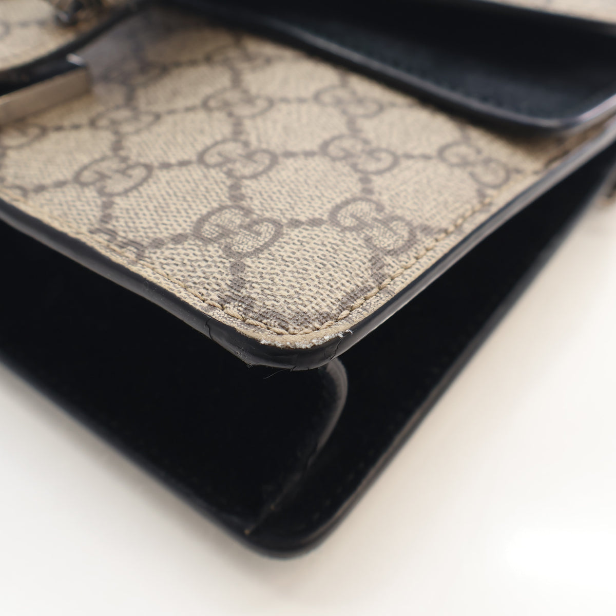 Pre-Owned Gucci Crossbody Bag Mini GG Canvas Dionysus, corner detail