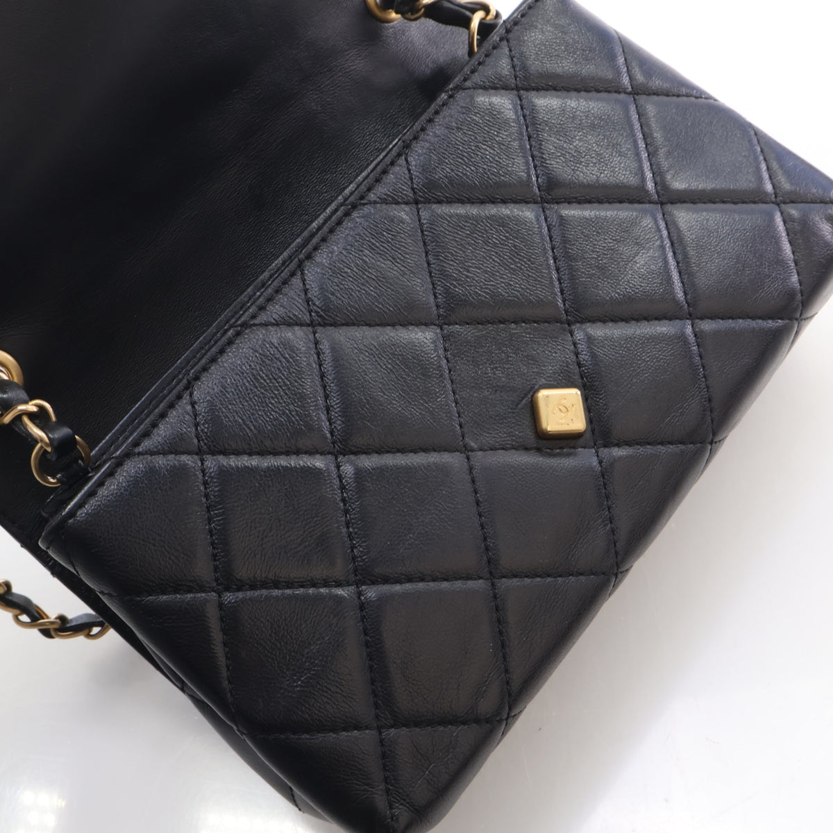 Pre-Owned Chanel Flap Bag Small Calfskin Diamond Lock, gold hardware close-up