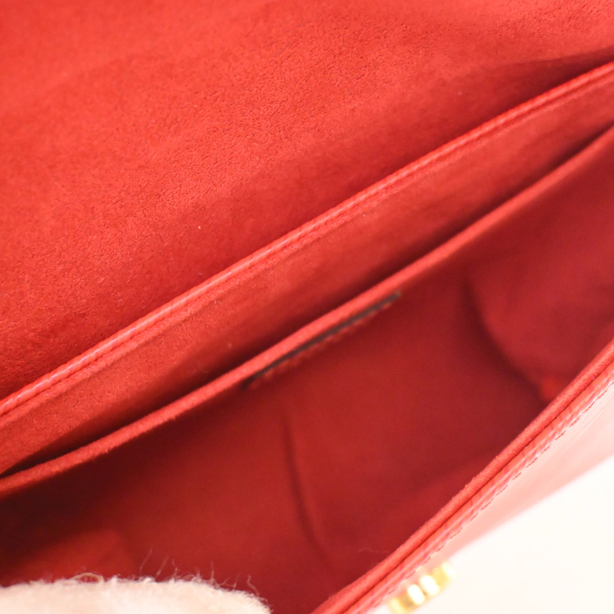 Pre-Owned Louis Vuitton Epi Leather Locky BB, open interior with lining