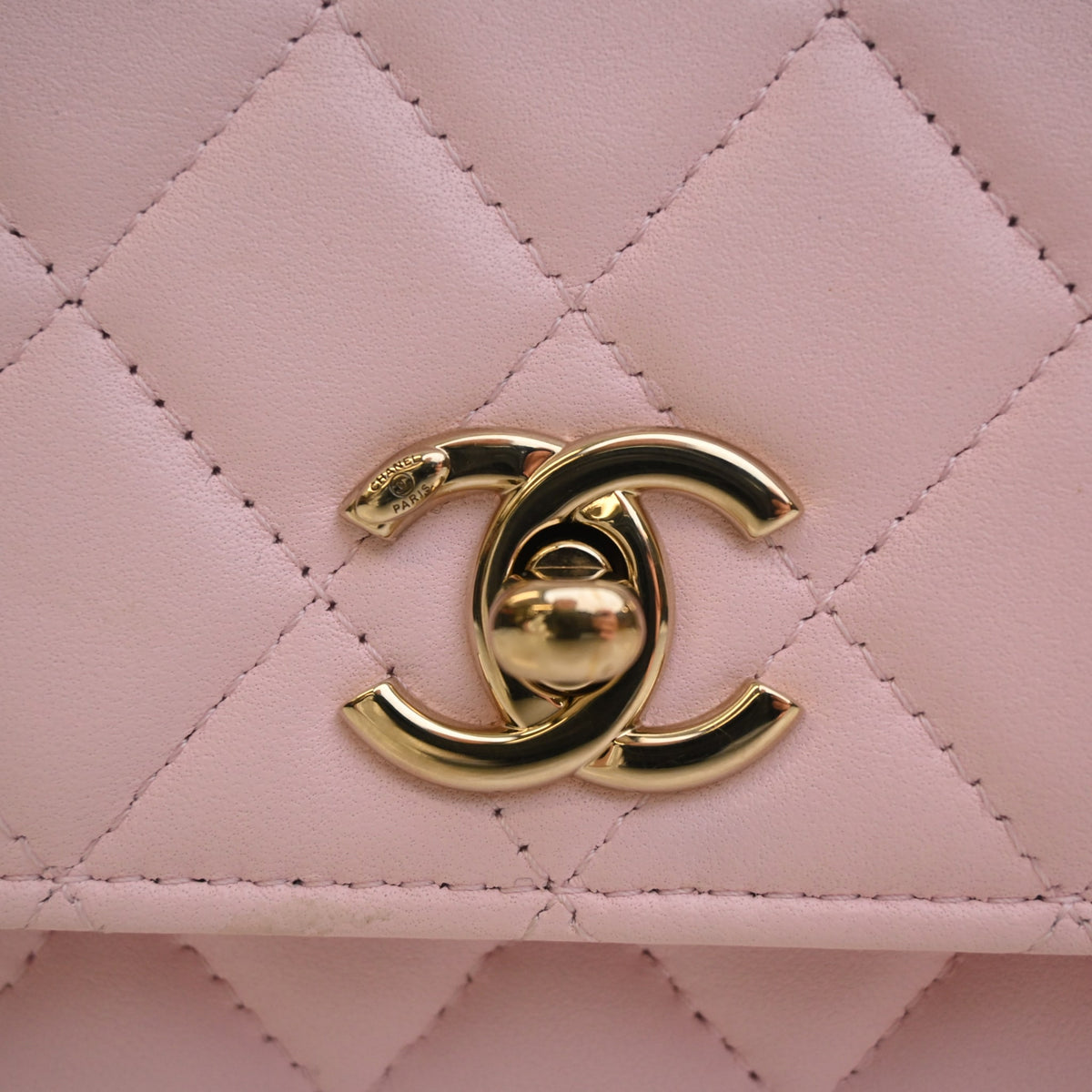 Pre-Owned Chanel Micro Lambskin Trendy CC, gold hardware close-up
