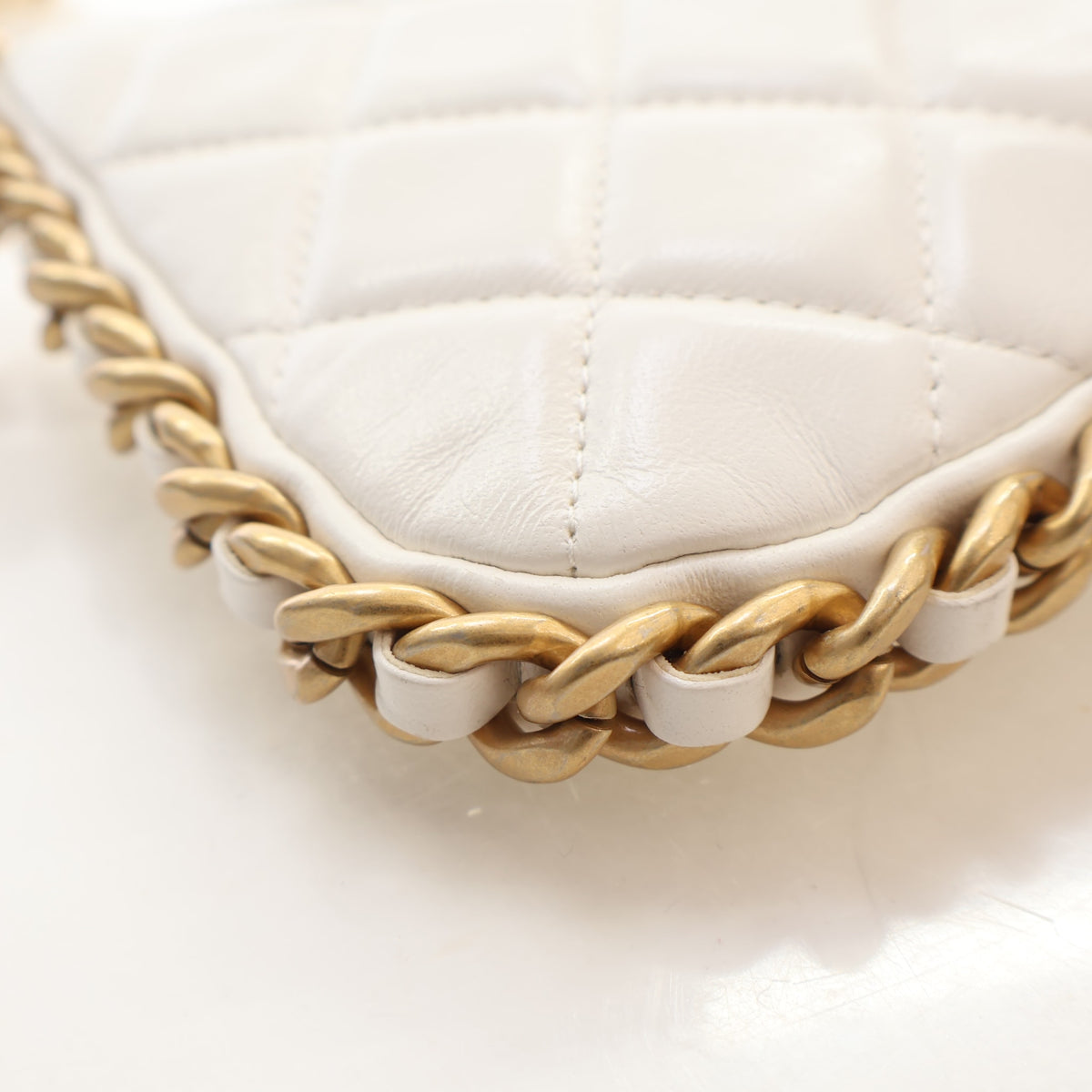Pre-Owned Chanel Hobo Mini Lambskin Chain Around, strap detail, photo 12 of 16