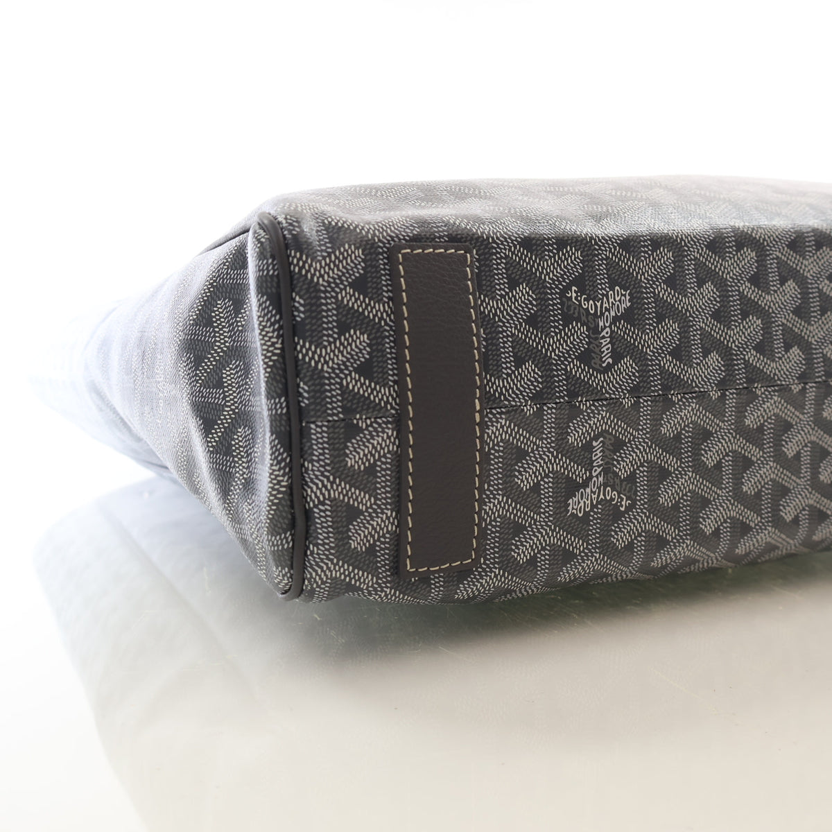 Pre-Owned Goyard Goyardine Voltaire, base view