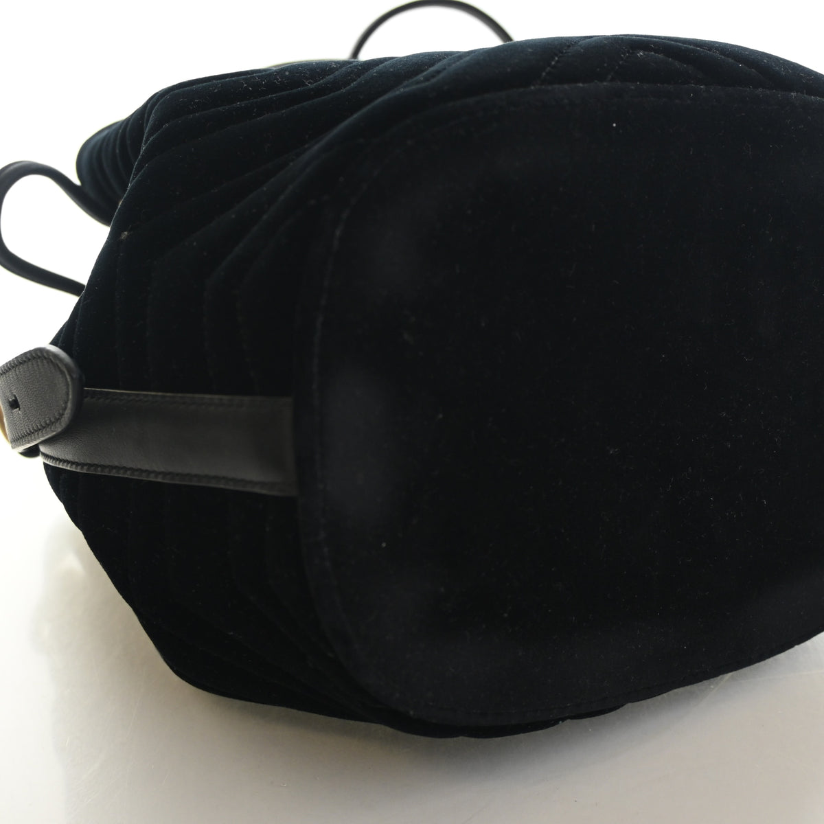 Pre-Owned Gucci Bucket Bag Velvet GG Marmont, base view