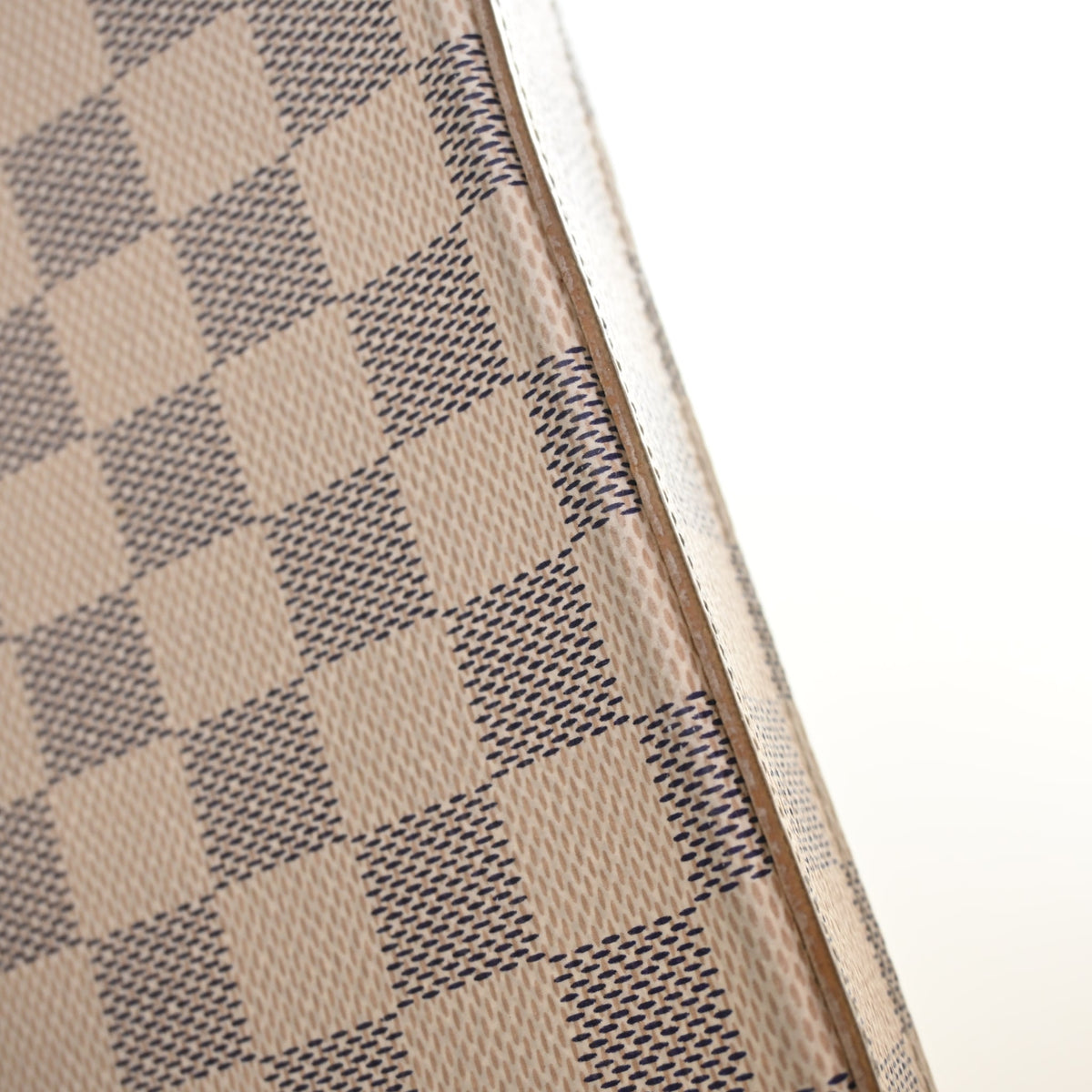 Pre-Owned Louis Vuitton Pochette Damier Azur Felicie, corner and edge detail, photo 15 of 23