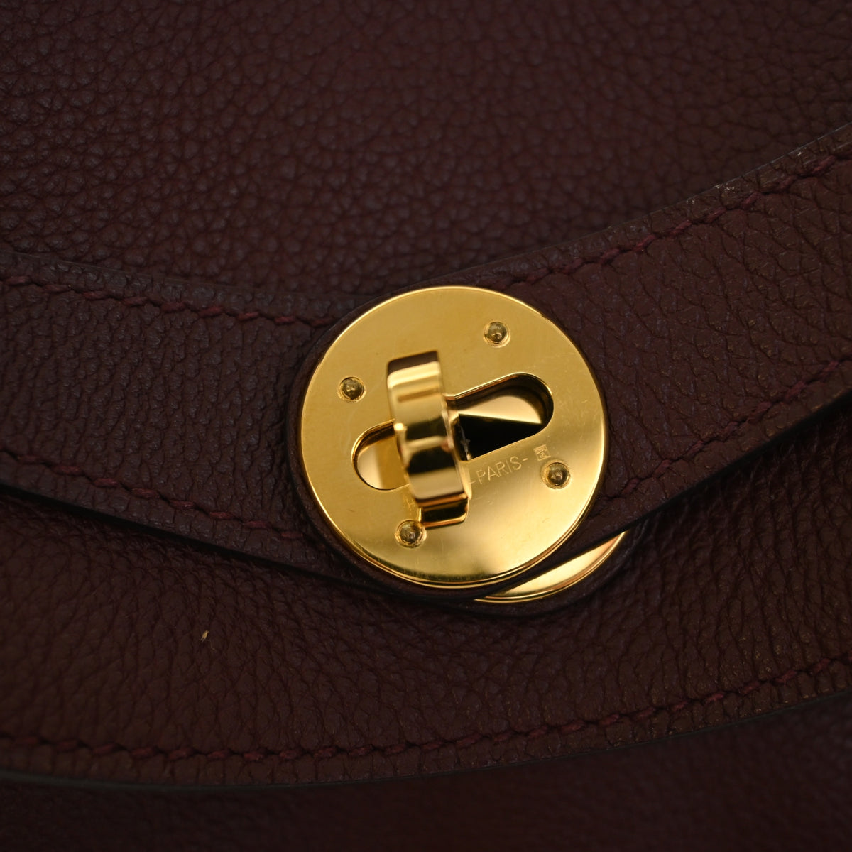 Pre-Owned Hermès Lindy 30 Rouge H Evercolor Leather, gold hardware close-up