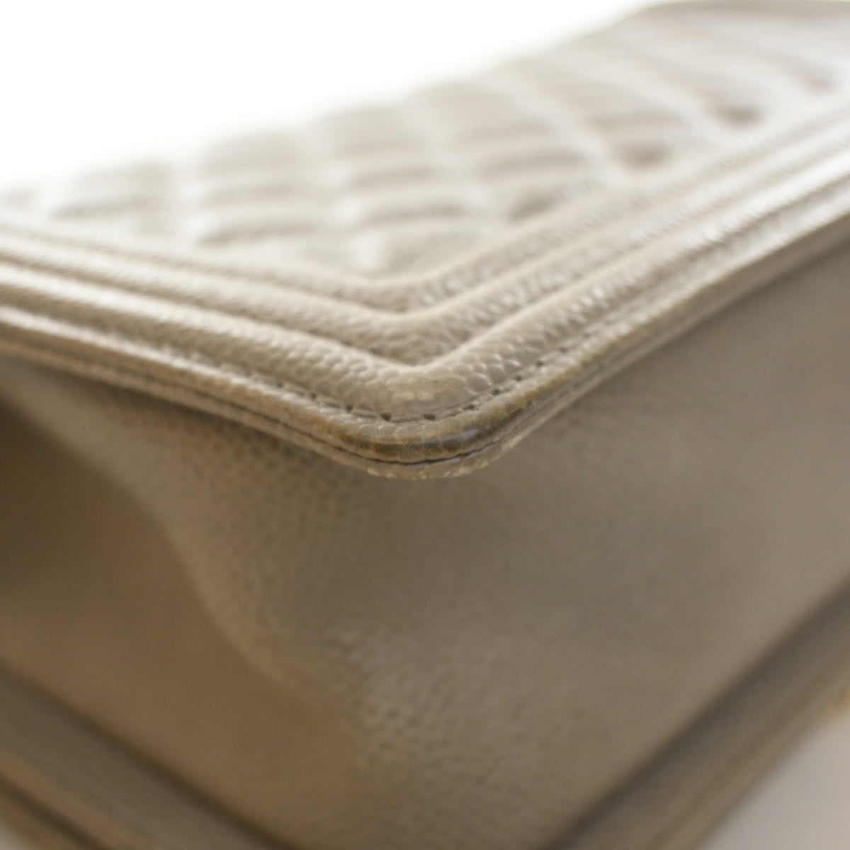 Pre-Owned Chanel Boy Bag Medium Caviar Leather, corner and edge detail, photo 19 of 22