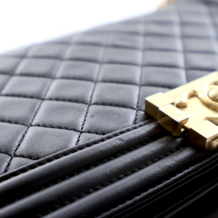 Pre-Owned Chanel Boy Bag Medium Lambskin, gold hardware close-up, photo 16 of 19