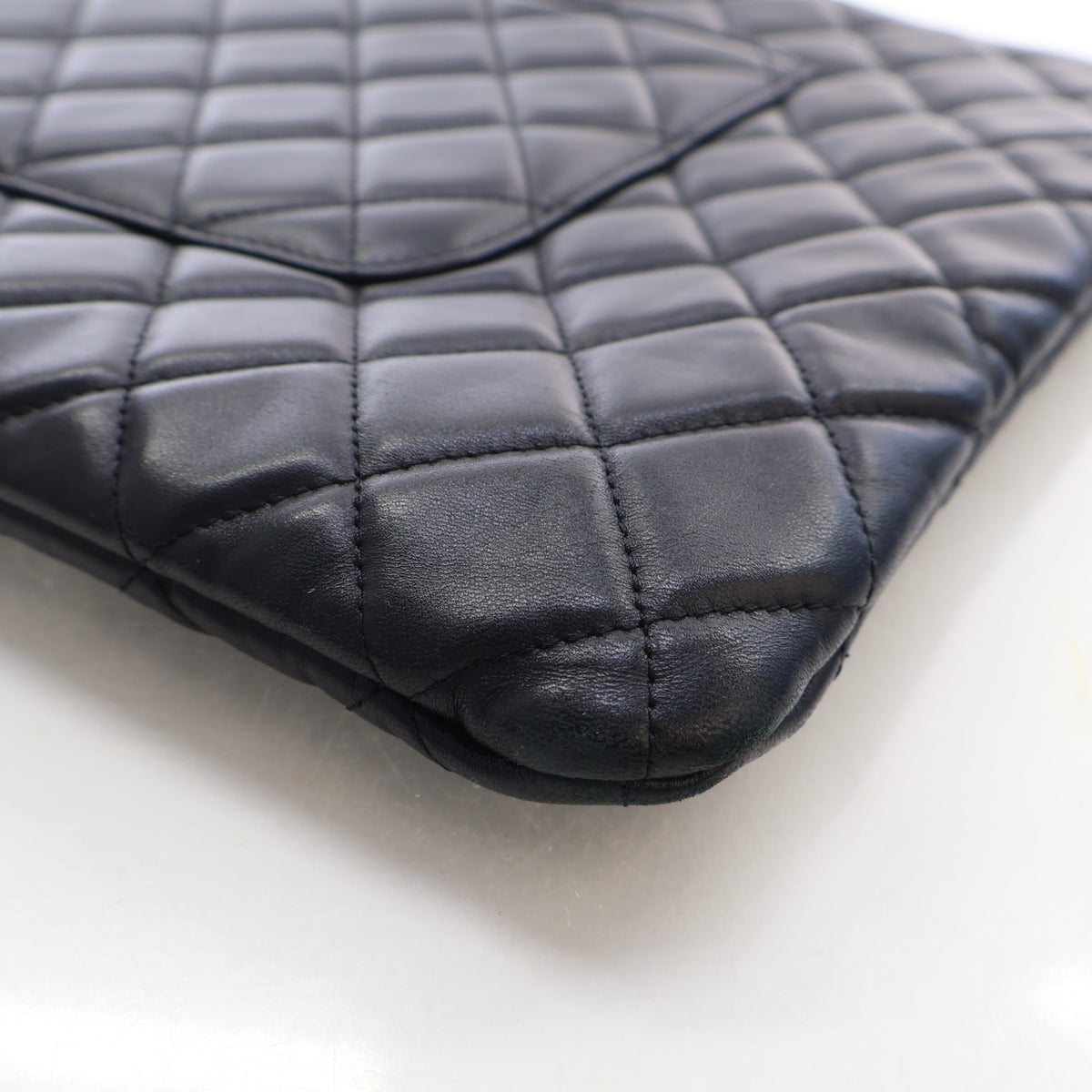 Pre-Owned Chanel Large Lambskin Pouch, corner and edge detail, photo 12 of 15