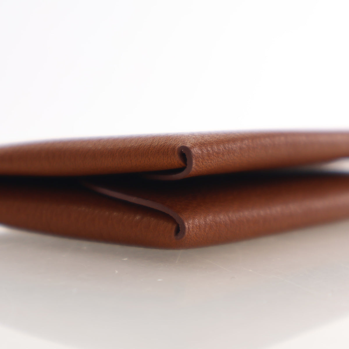 Pre-Owned Hermès Card Holder Fauve Barenia Leather Calvi Duo, side view