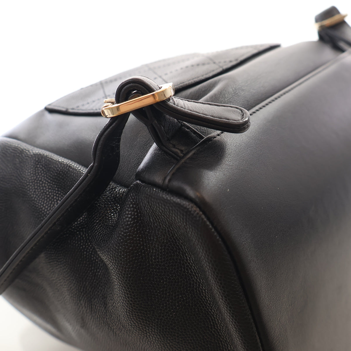 Pre-Owned Chanel Backpack Caviar Leather Business Affinity, corner detail