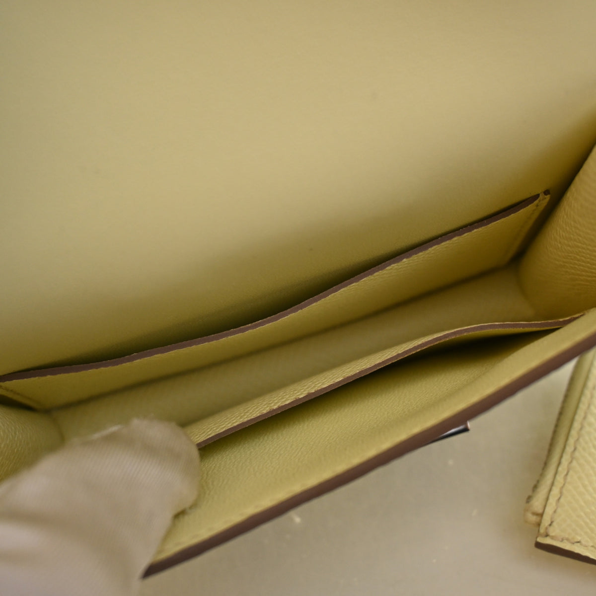 Pre-Owned Hermès Constance Jaune Poussin Slim Wallet, open interior