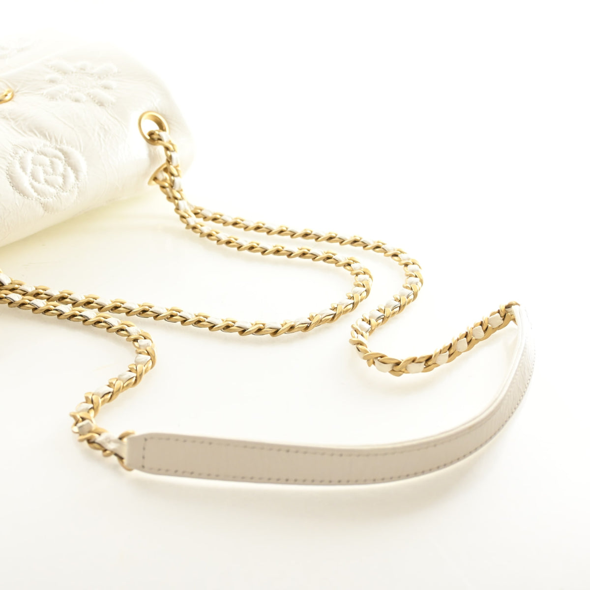 Pre-Owned Chanel Flap Bag Crumpled Calfskin Embossed, strap and chain detail
