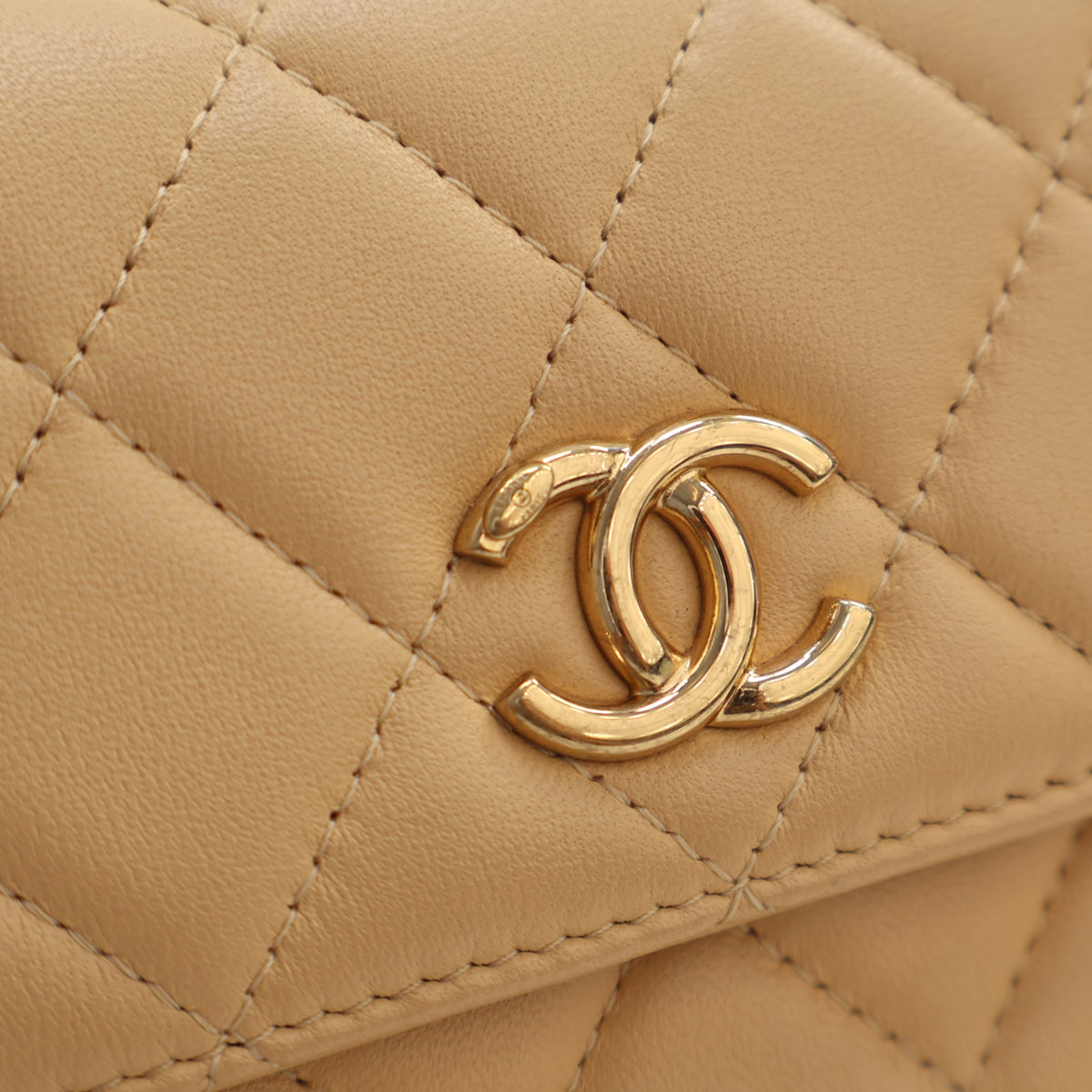 Pre-Owned Chanel Top Handle Lambskin Flap Bag Pearl, gold embossed logo detail