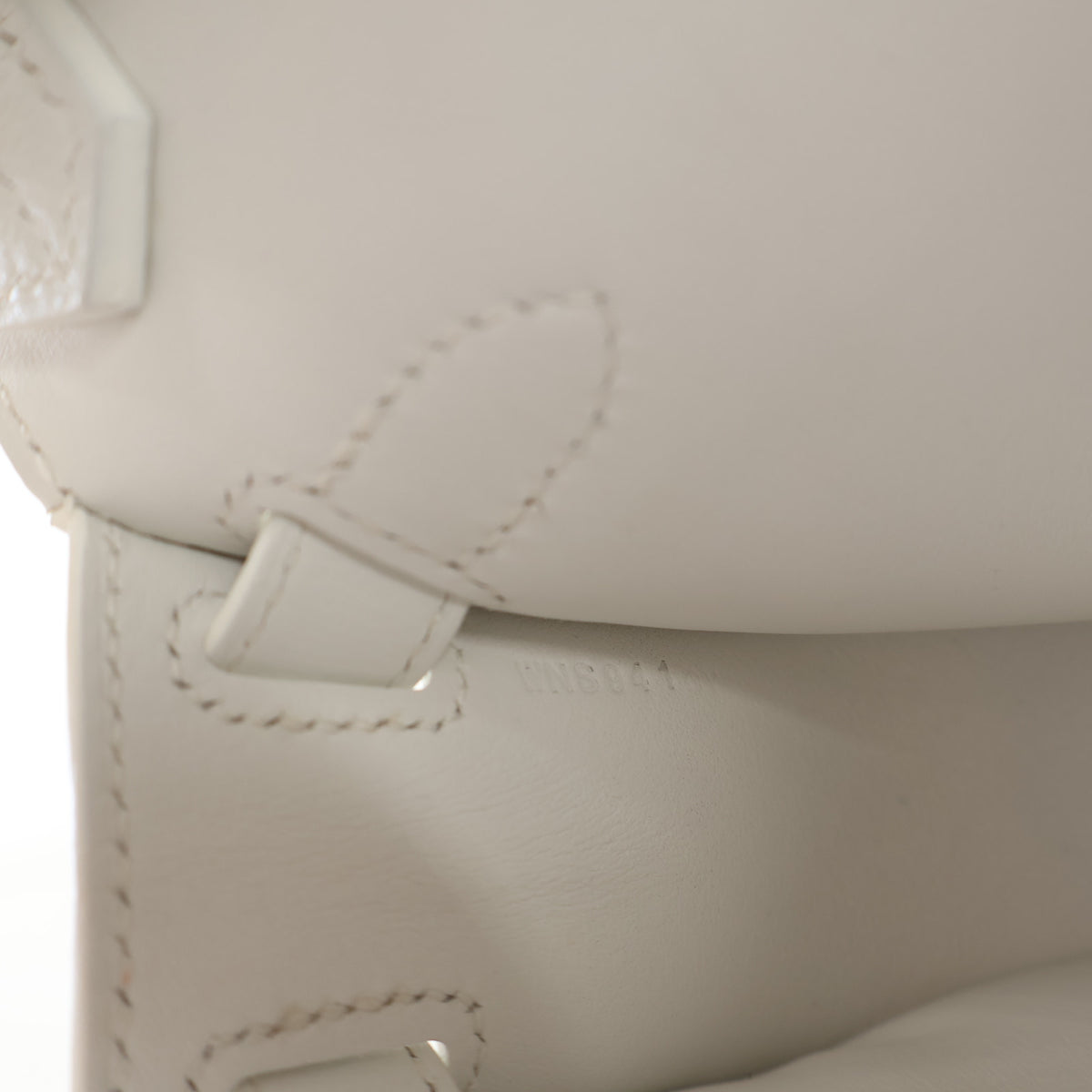 Pre-Owned Hermès Mini Blanc Swift Leather Jypsiere, interior label and date code