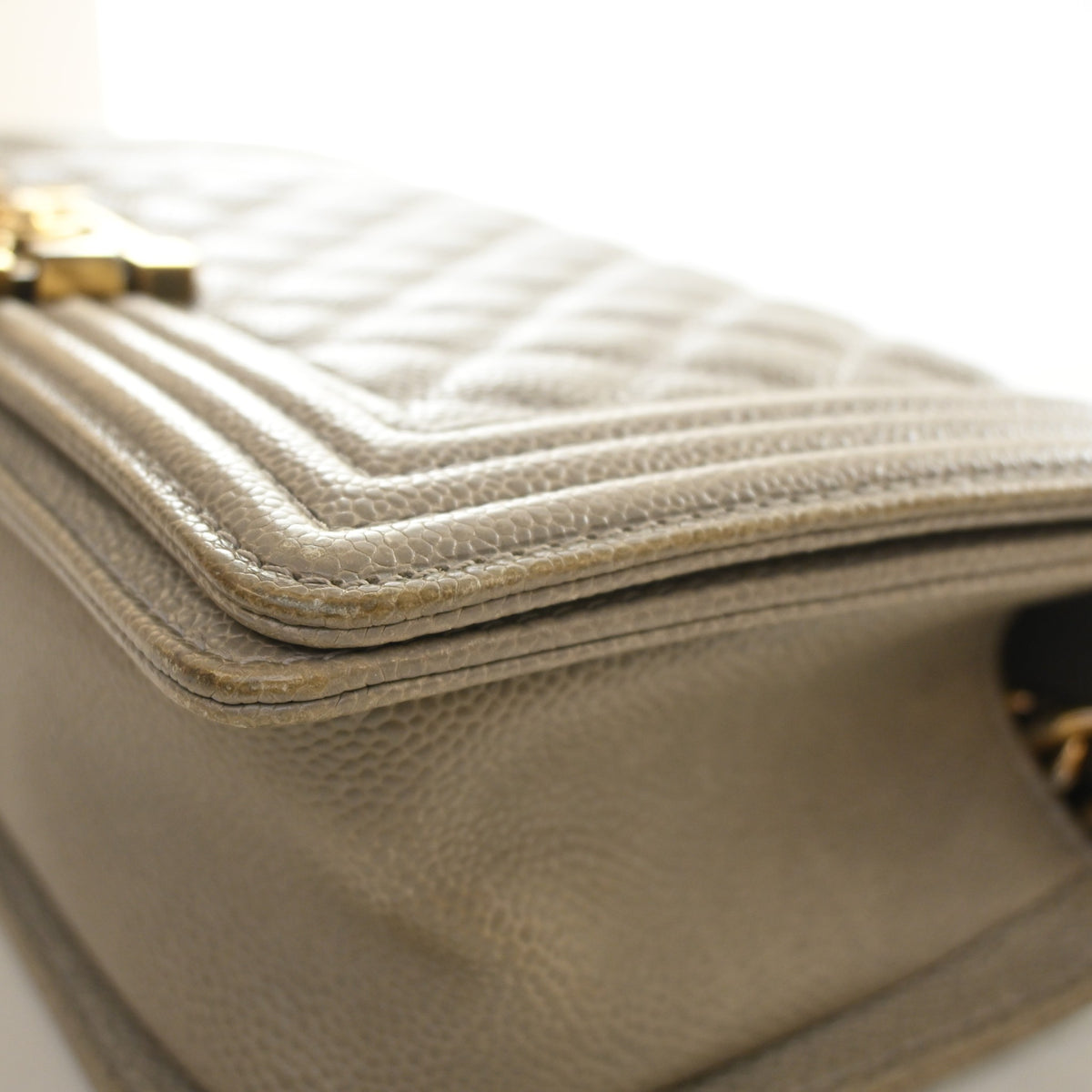 Pre-Owned Chanel Boy Bag Medium Caviar Leather, corner and edge detail, photo 18 of 22