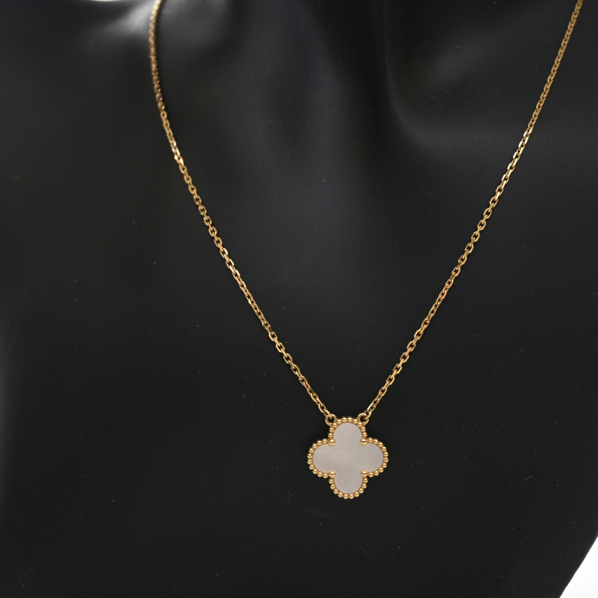 Van Cleef & Arpels Mother Of Pearl Vintage Alhambra Pendant, photo 2 of 11