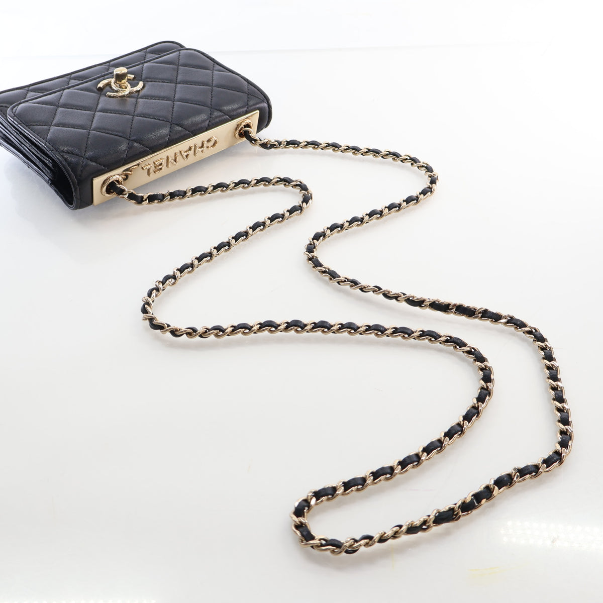 Pre-Owned Chanel Wallet On Chain Lambskin Trendy CC WOC, strap and chain detail