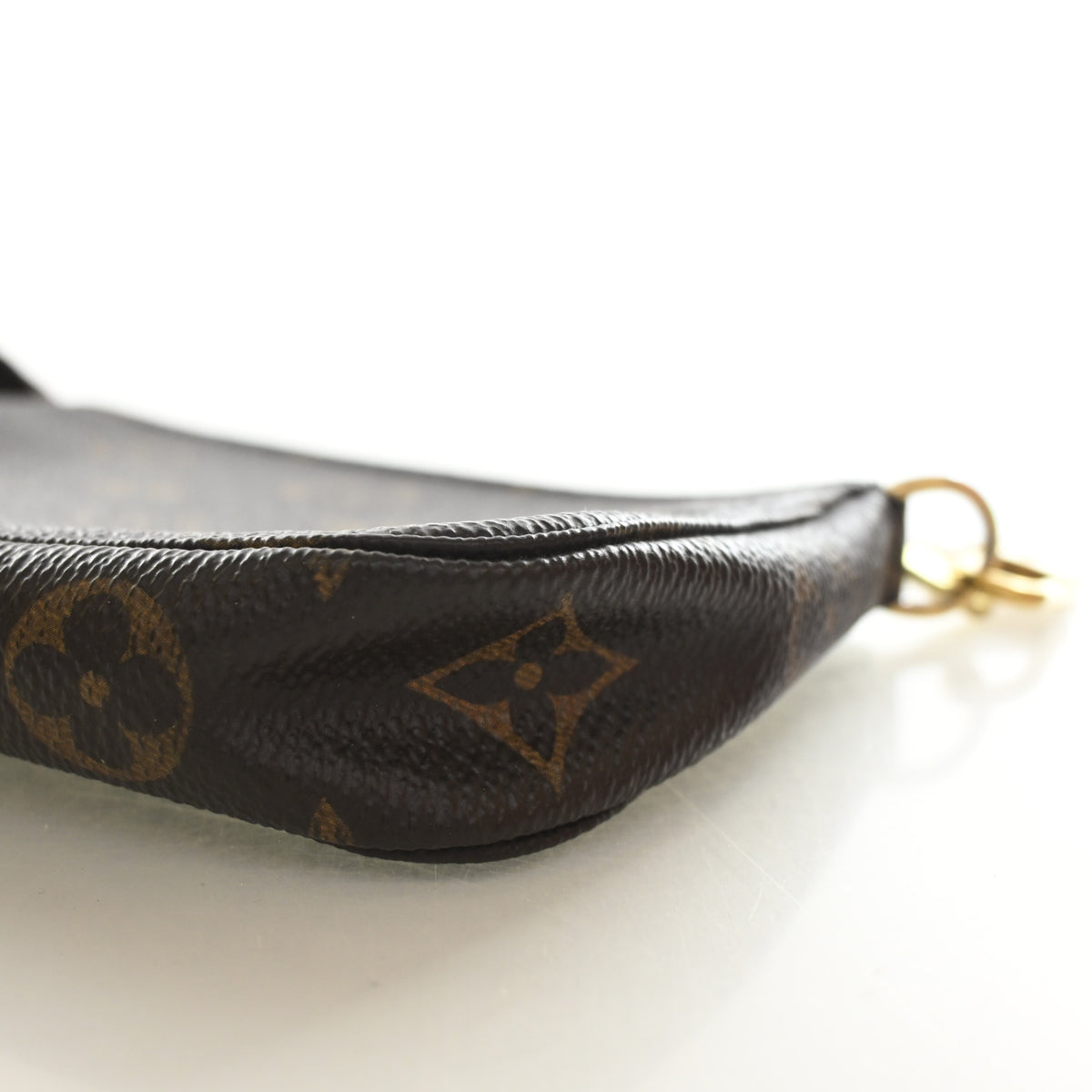 Pre-Owned Louis Vuitton Pochette Monogram Accessoires, corner detail