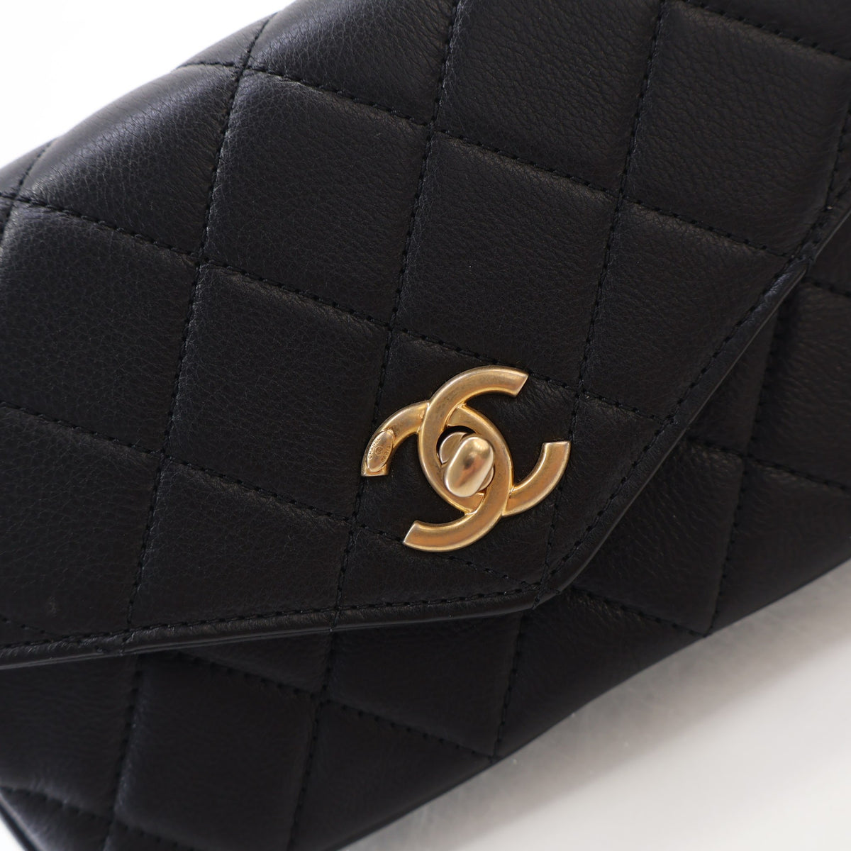 Pre-Owned Chanel Belt Bag Lambskin, gold hardware