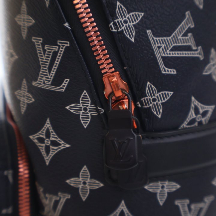 Pre-Owned Louis Vuitton Backpack Monogram Ink Upside Down Apollo, hardware close-up