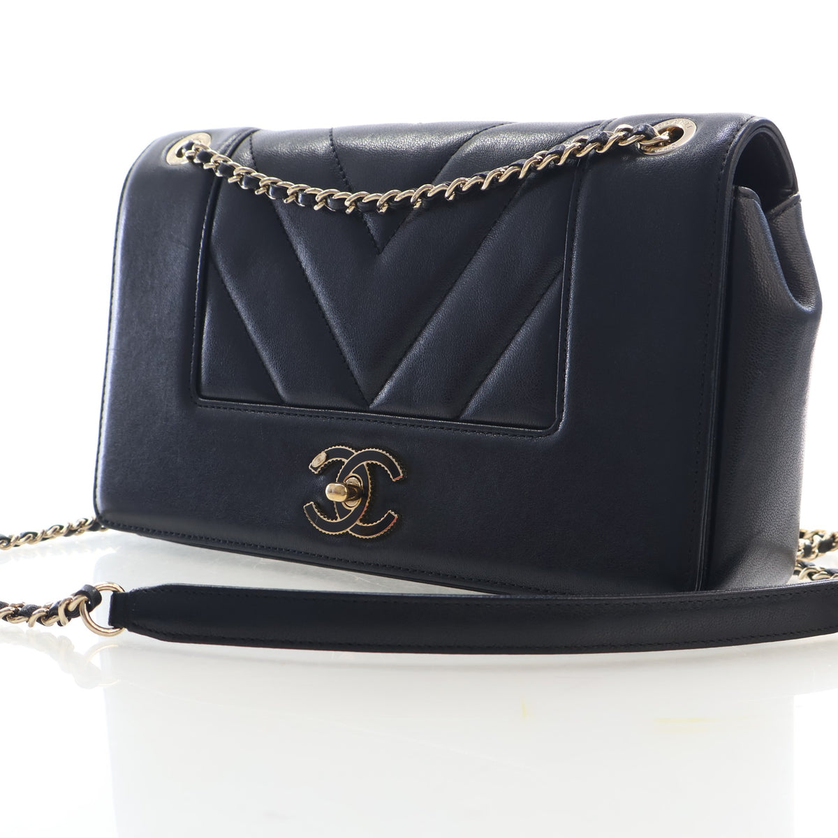 Vintage Chanel Flap Bag Medium Sheepskin Mademoiselle, three-quarter view