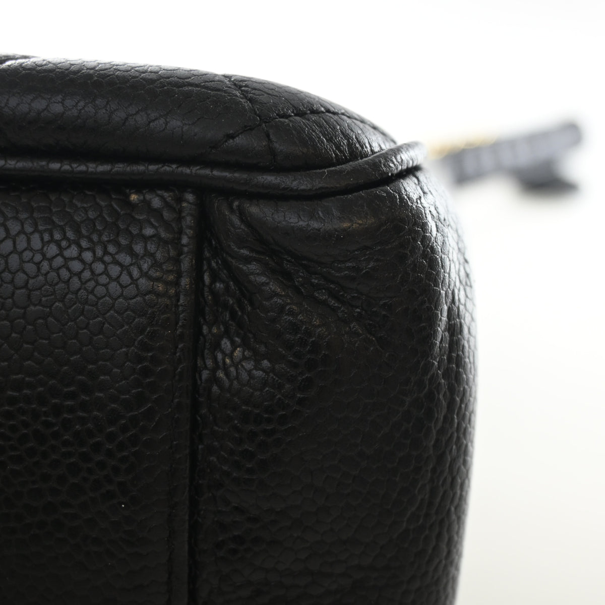 Vintage Chanel Shopping Tote Caviar Leather, corner detail