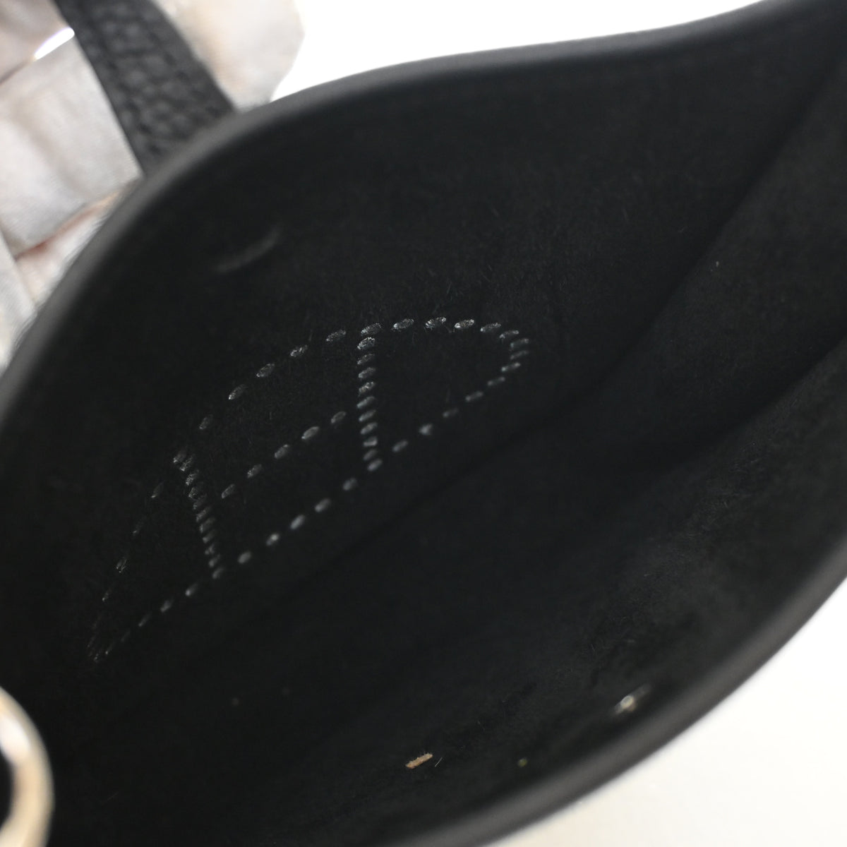 Pre-Owned Hermès Evelyne TPM Noir Clemence Leather 16, open interior