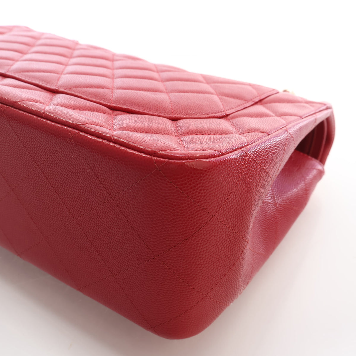 Pre-Owned Chanel Classic Double Flap Jumbo Caviar Leather Bag, corner and edge detail, photo 13 of 18